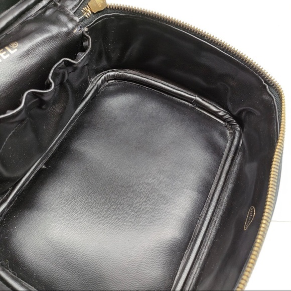 Chanel Vanity Bag Black Leather 
Can be used in different ways - Picture 6 of 9